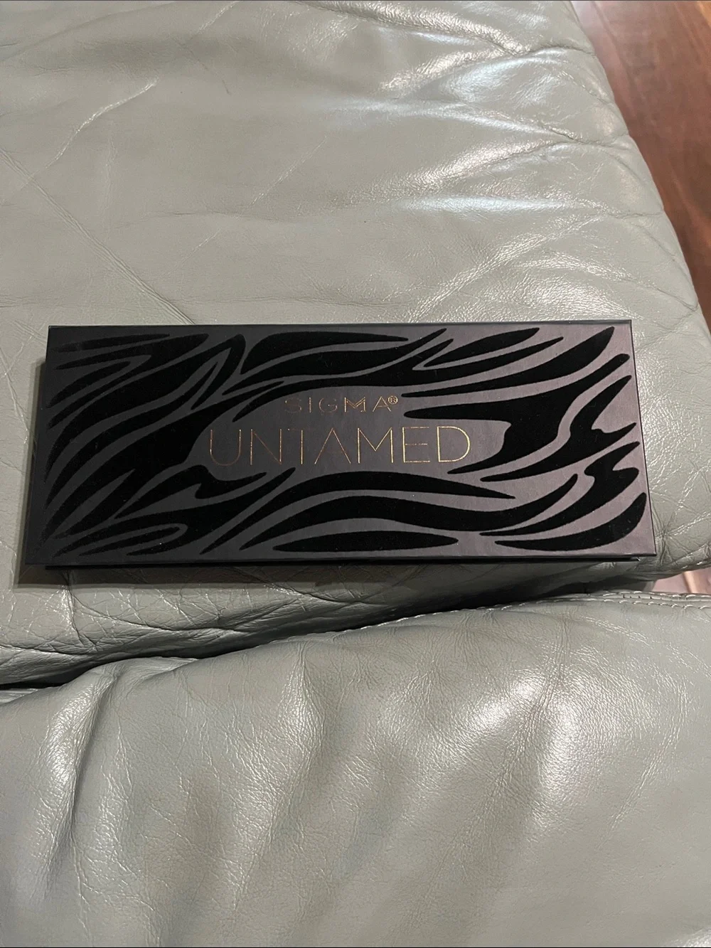 Sigma Untamed Eyeshadow Palette - Black with Gold Logo